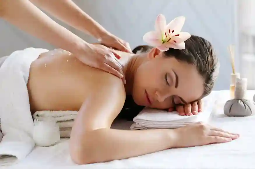 Ambiance relaxante d’un spa de beauté dédié au bien-être, aux soins corporels et à la détente
