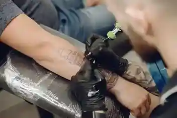 Tatouages créatifs et personnalisés - Un art corporel unique Tatouages créatifs et sur mesure pour un art corporel unique